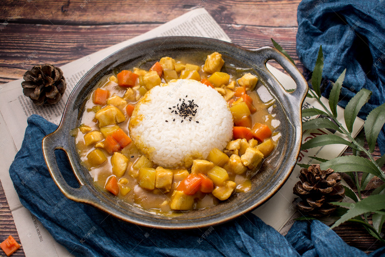 绷不住了！三旅客腰腹绑藏55台手机进境全被截查