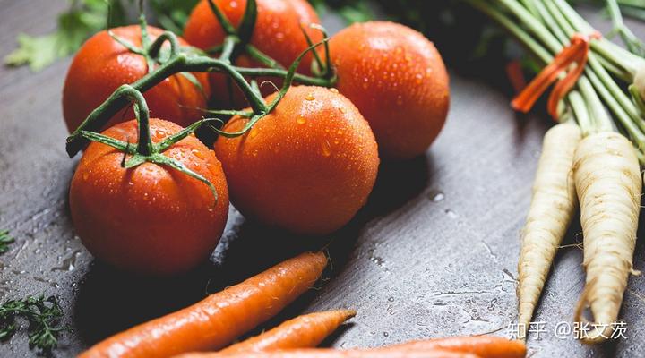 中国北方地区首次承修全球最大吨位集装箱船