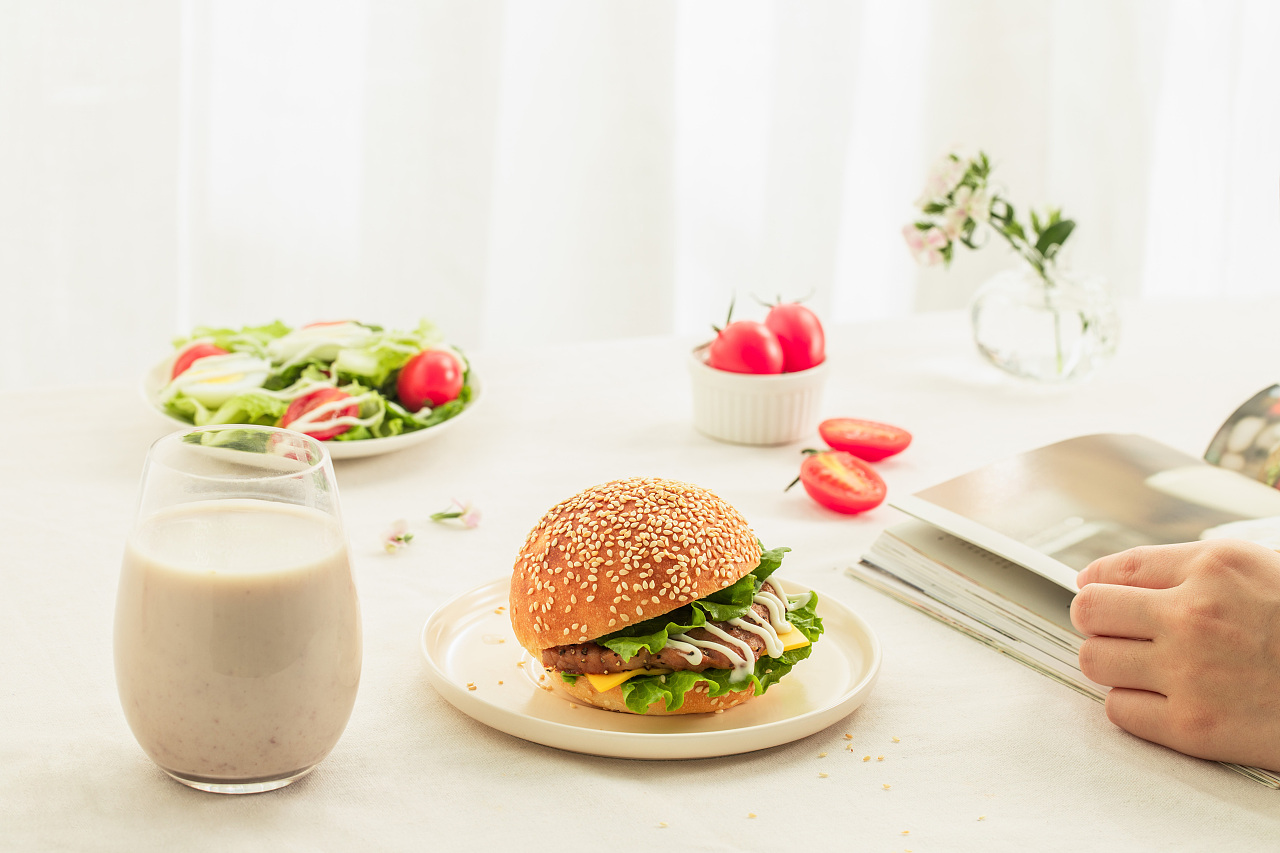 比特币突破12.2万美元逼近历史高位，机构资金流入推动加密市场涨势