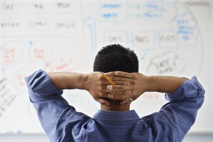 特斯拉(TSLA.US)中国产电动车7月销量下降8.4%，欧洲市场压力加剧