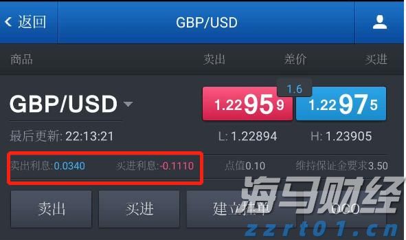 小学生看哥哥们踢十五运会足球赛，一声声加油稚嫩却嘹亮