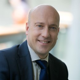 我国首个海水漂浮式光伏项目建成投用